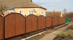 Красивый забор для частного дома арочный